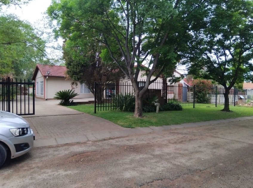 5 Bedroom Property for Sale in Flimieda North West